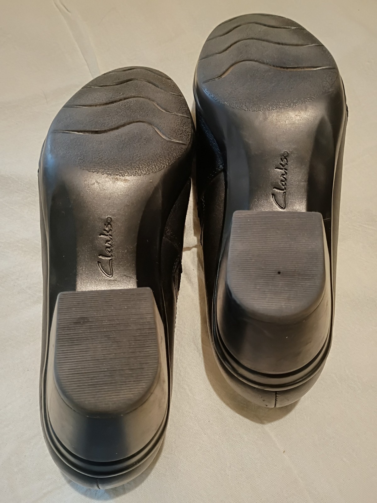 Clarks Women’s Emslie Summit Size 10 Black Leather Upper Slip On Comfort