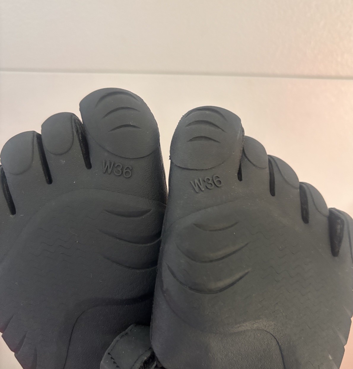 Vibram FiveFingers Black Toe Shoes Sandals Womens Size EU 36 US 5.5-6