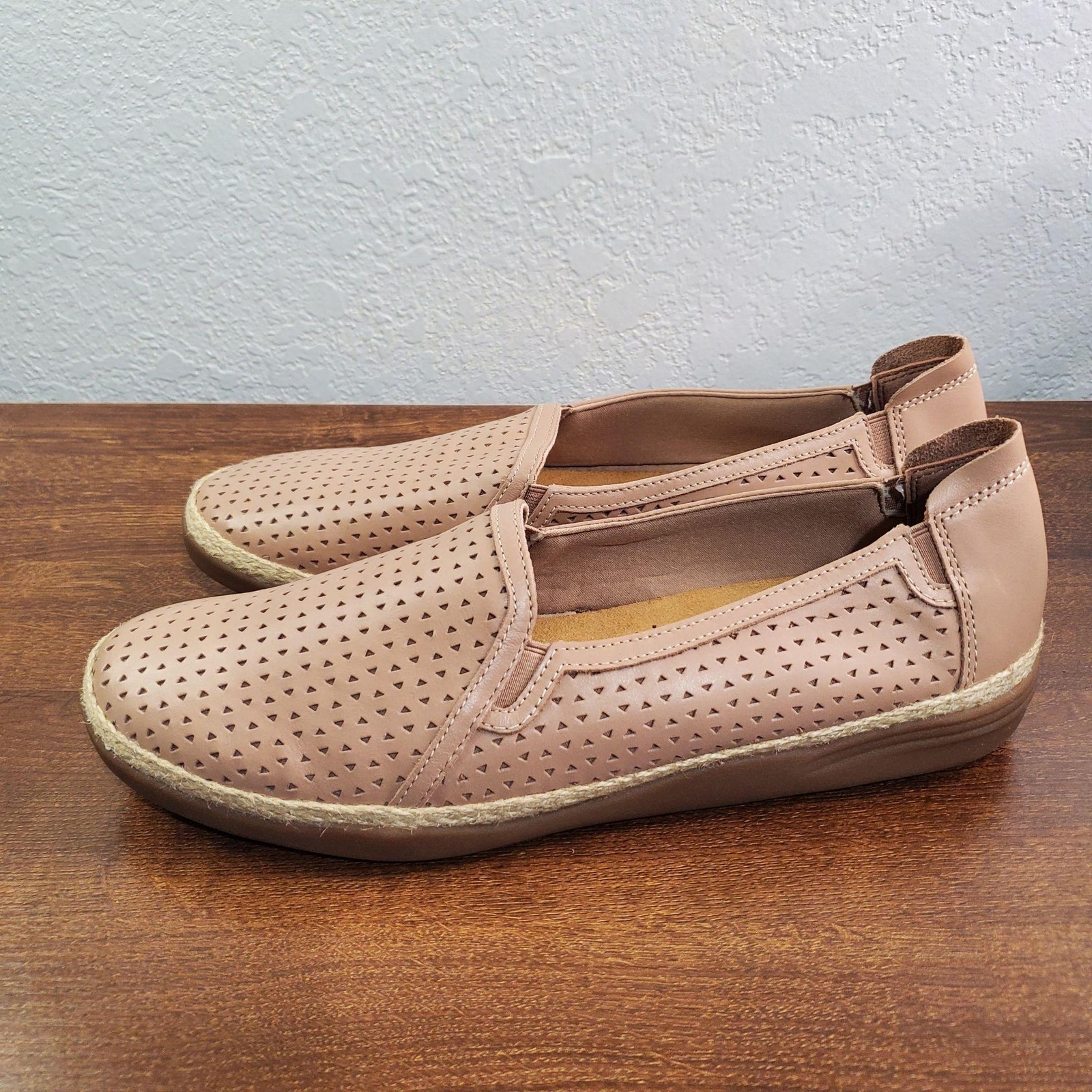 Clarks Slip-On Shoes Womens Size 12 Beige Elaina Ruby Leather Perforated Flat
