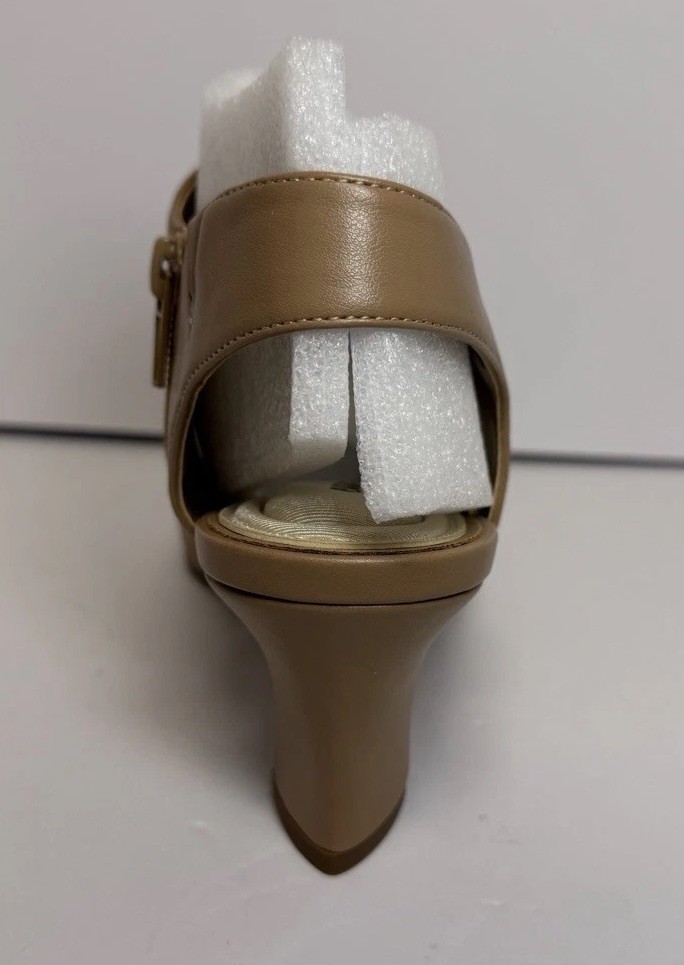 Easy Street Venue Women’s 9.5M Nude Pumps Pointed Toe Comfort Heels NIB
