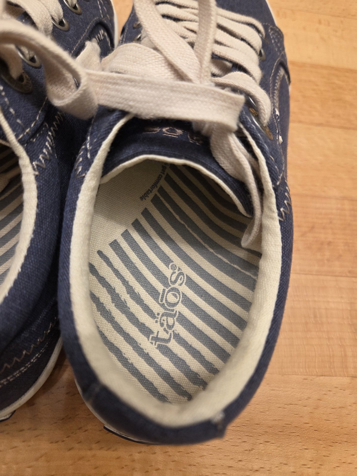 Taos Footwear Women’s Star Sneakers Washed Blue Canvas Size 7