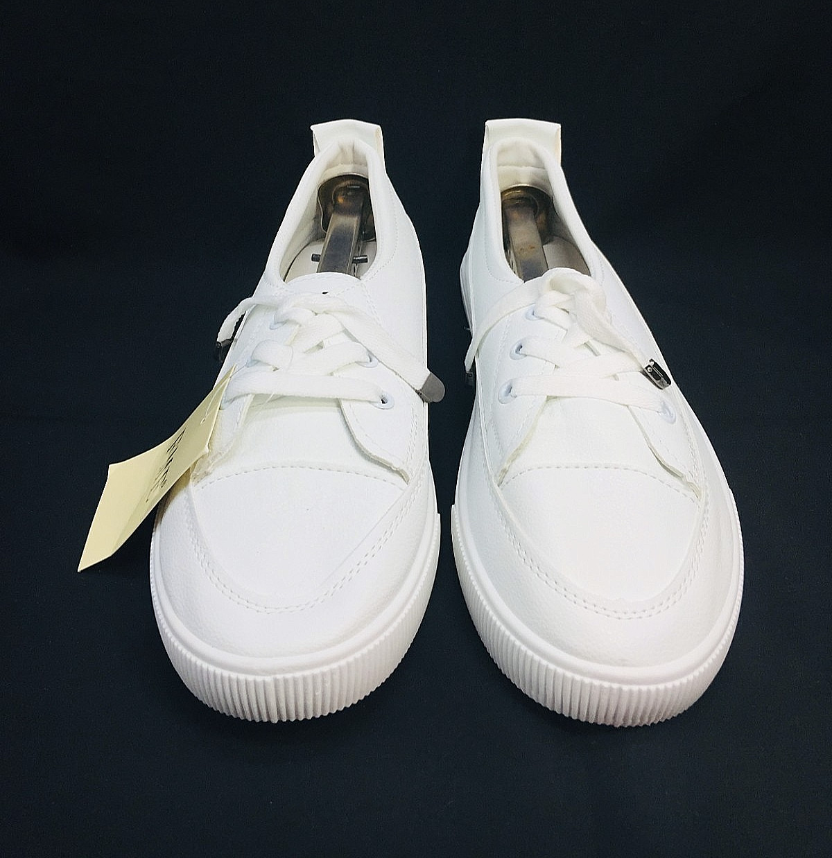New FME Women’s White Low Top Lace Up Sneakers Athletic Casual Shoes Size 9.5M