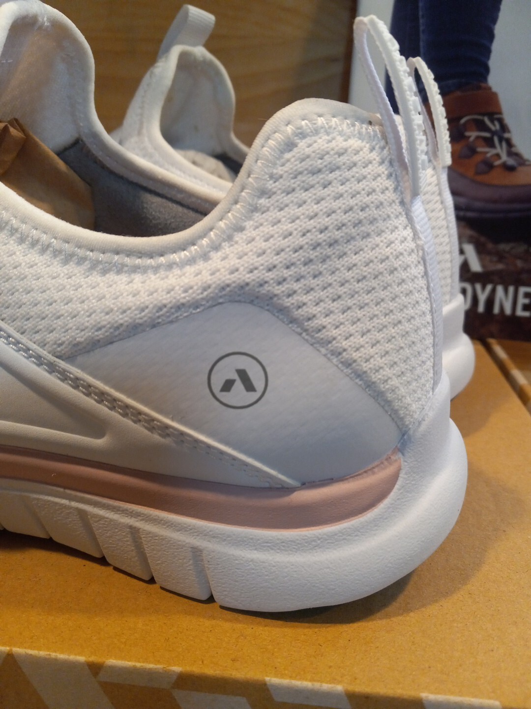 Anodyne 17 Womens White Sport Sprinter Slip Shoes Comfort Sneakers Size 8W