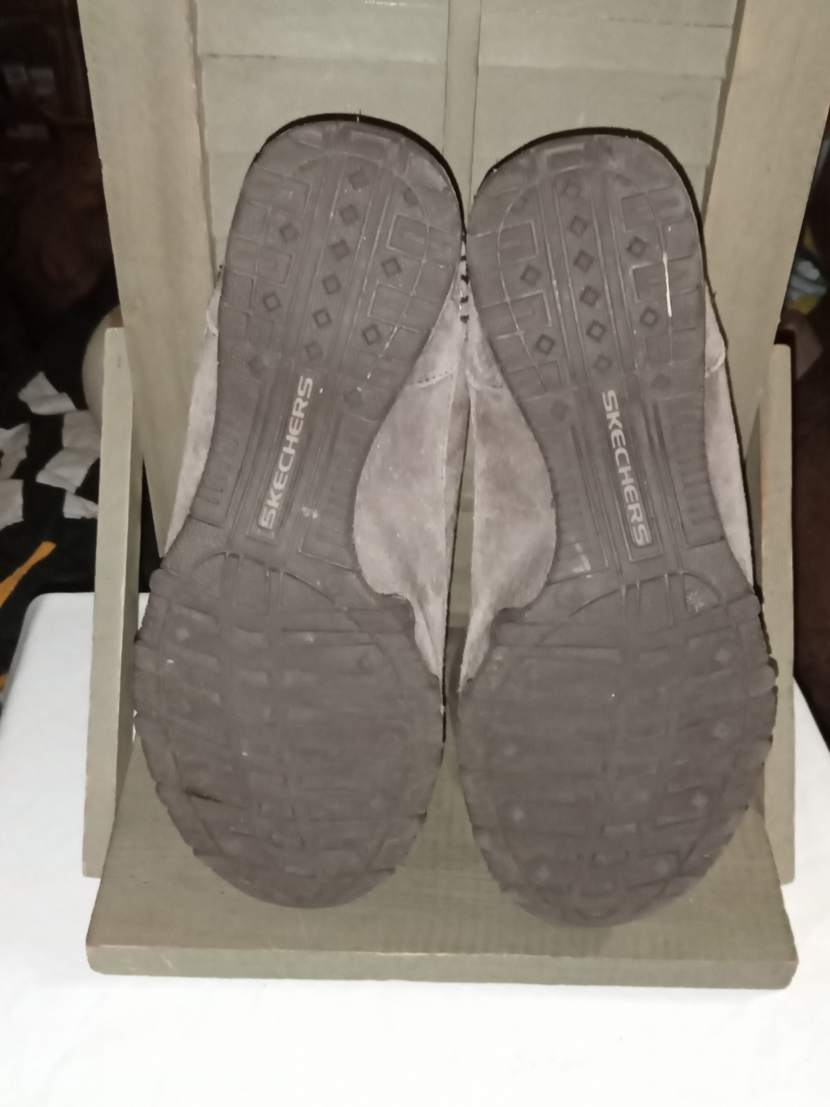 Women’s Size 8 Brown Suede Walking Shoes