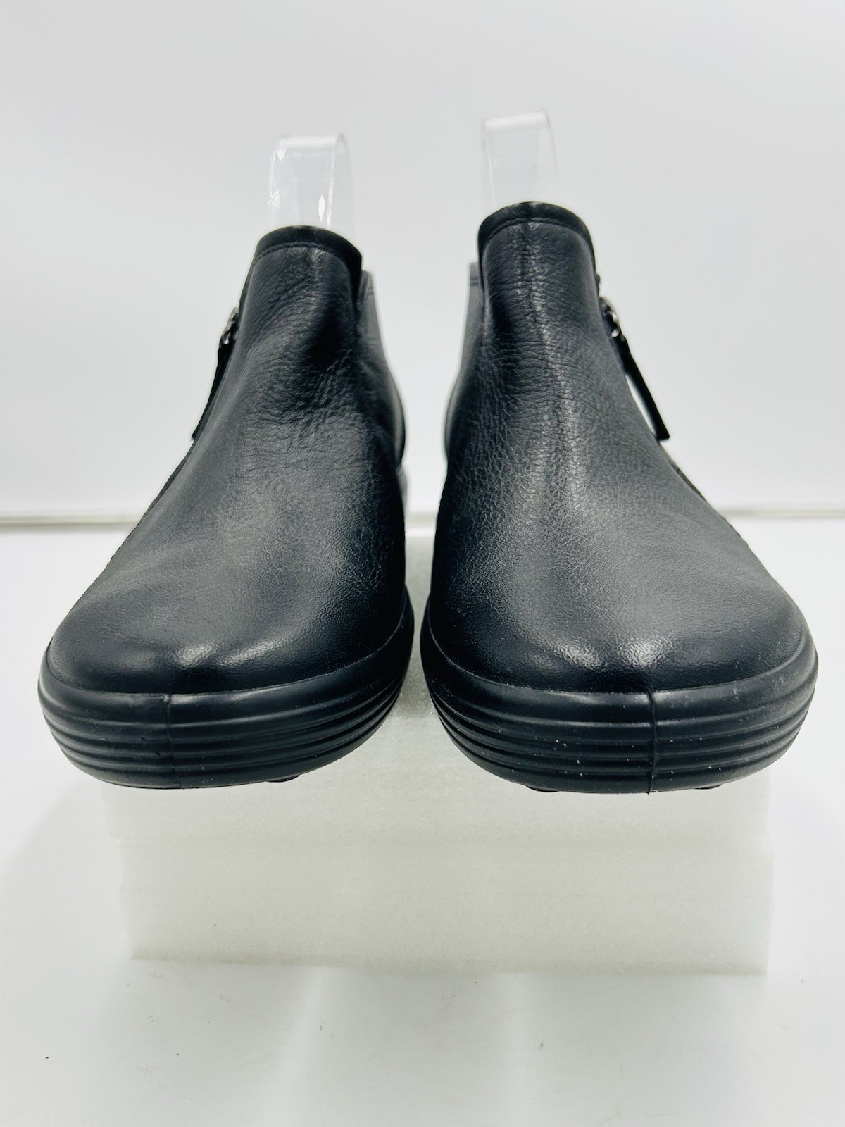Ecco Soft 7 Womens Sz EU 40 US 9-9.5 Zip Low Ankle Bootie Textured Black Leather