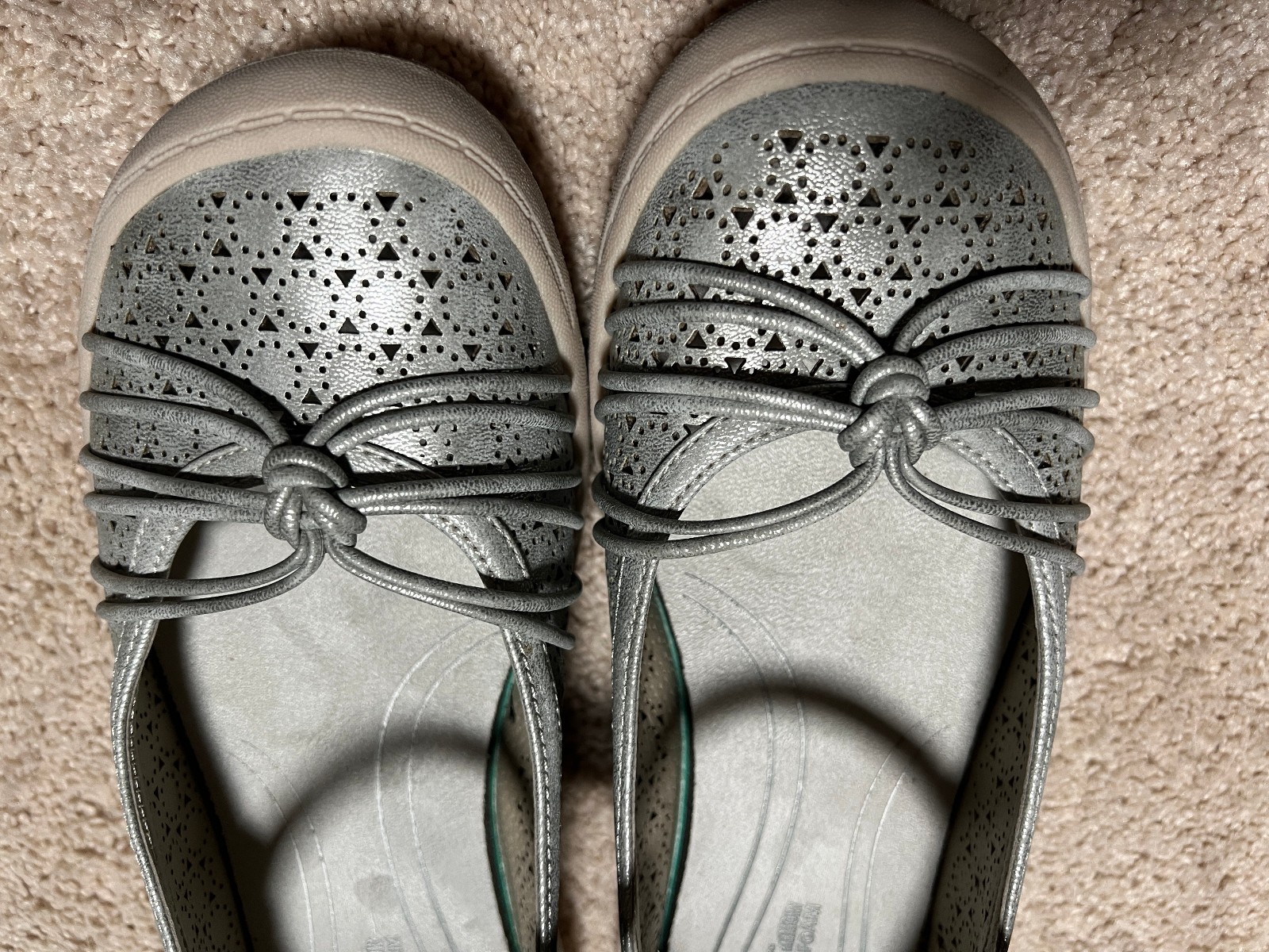 JBU by Jambu Mary Jane Shoes Women’s 7.5 Silver Gray Laser Cut