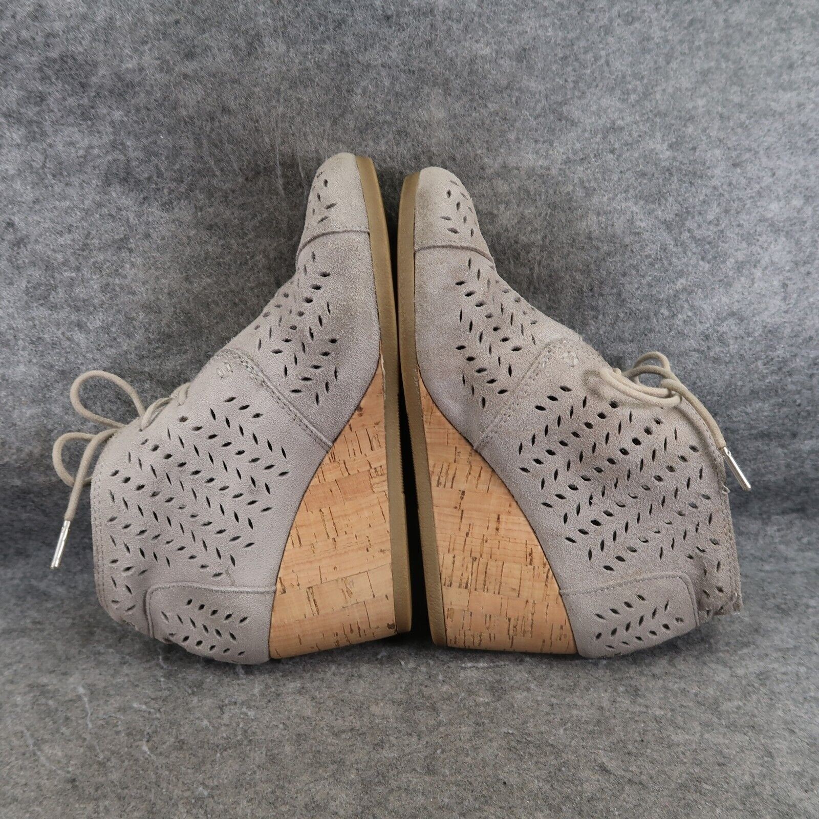 Toms Shoes Womens 7.5 Bootie Desert Wedge Drizzle Grey Suede Perforated Leaf
