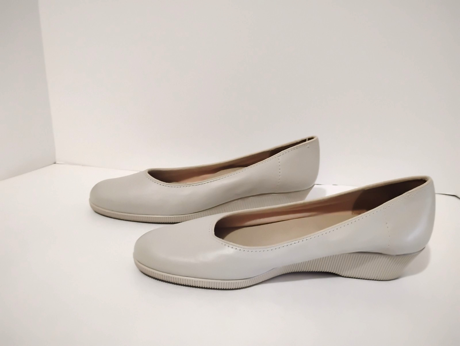 Soft Spots Shoes Women 8N Wedge Off White / Light Beige Leather Slip On