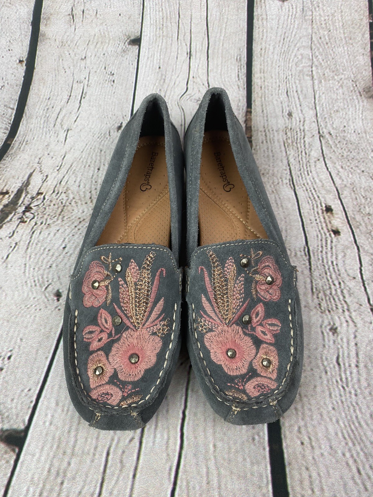 Baretraps Size 7M Otella Embroidered Suede Gray Comfort Loafers EUC