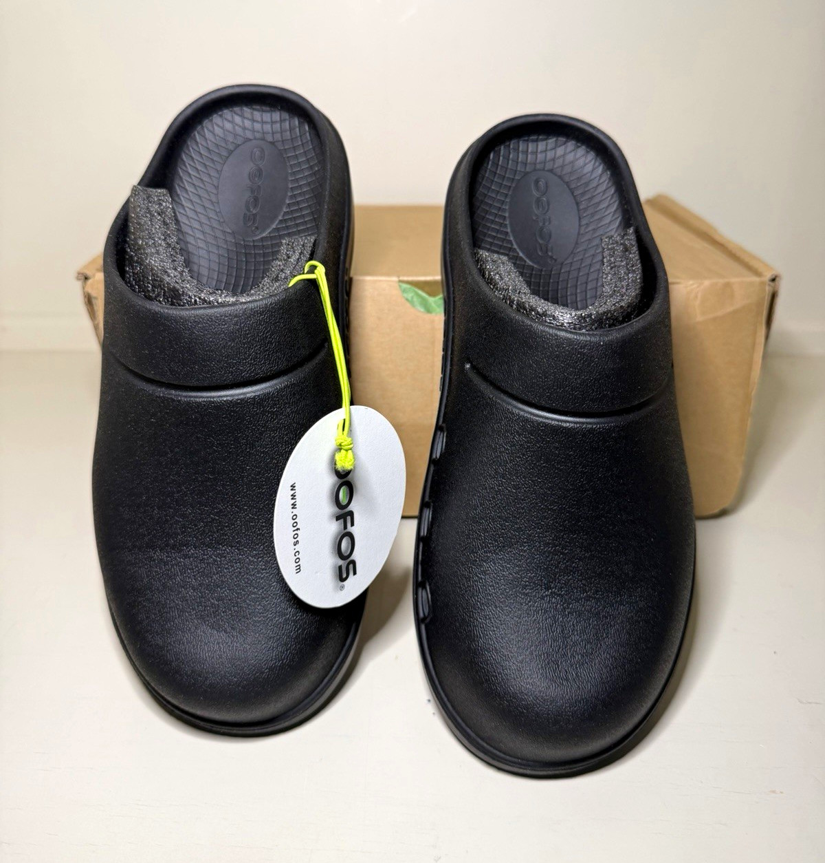 OOFOS OOcloog Black unisex Slip On Clog Sandals Rubber Upper US M4 W6 New