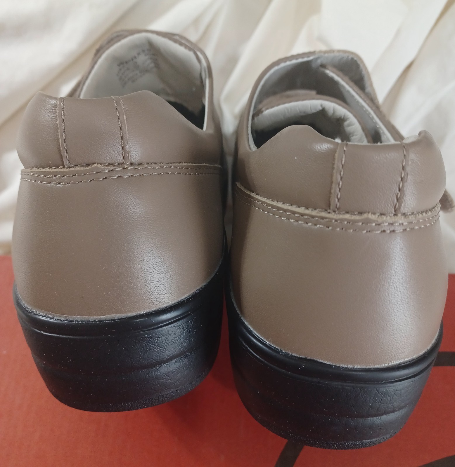 Propet Womens Shoes Olivia WPRX25 Taupe, New With Box Size9 B, Hook & Loop NIB