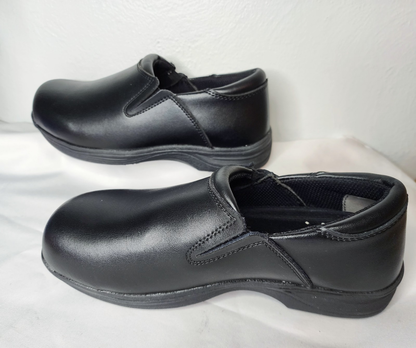 Genuine Grip Women’s Slip-Resistant Work Clogs – Black Leather – Size 5.5