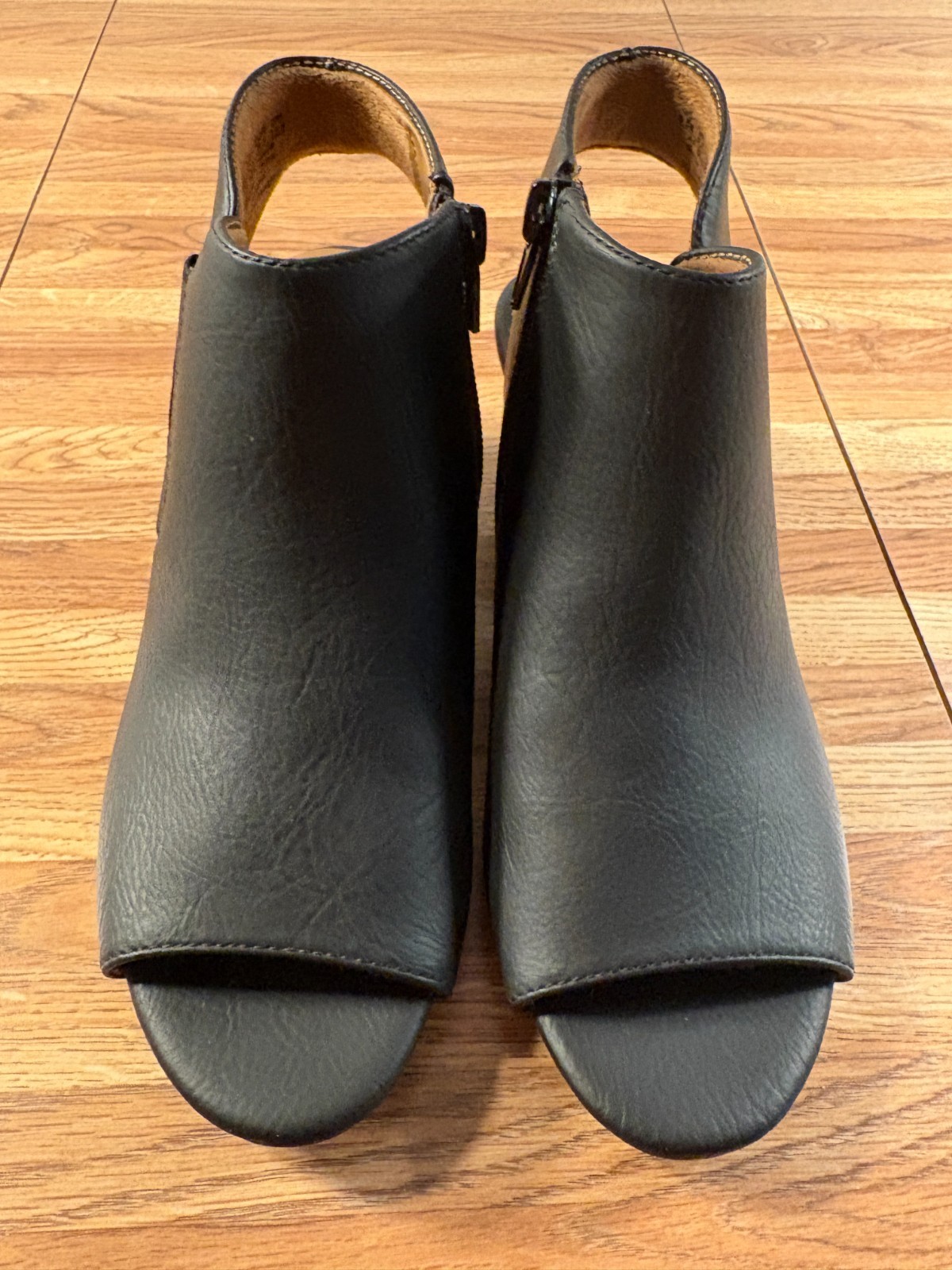 Natural Soul Black Wedge Sandals Women’s Size 6.5 Comfort Open Toe Zip Slingback