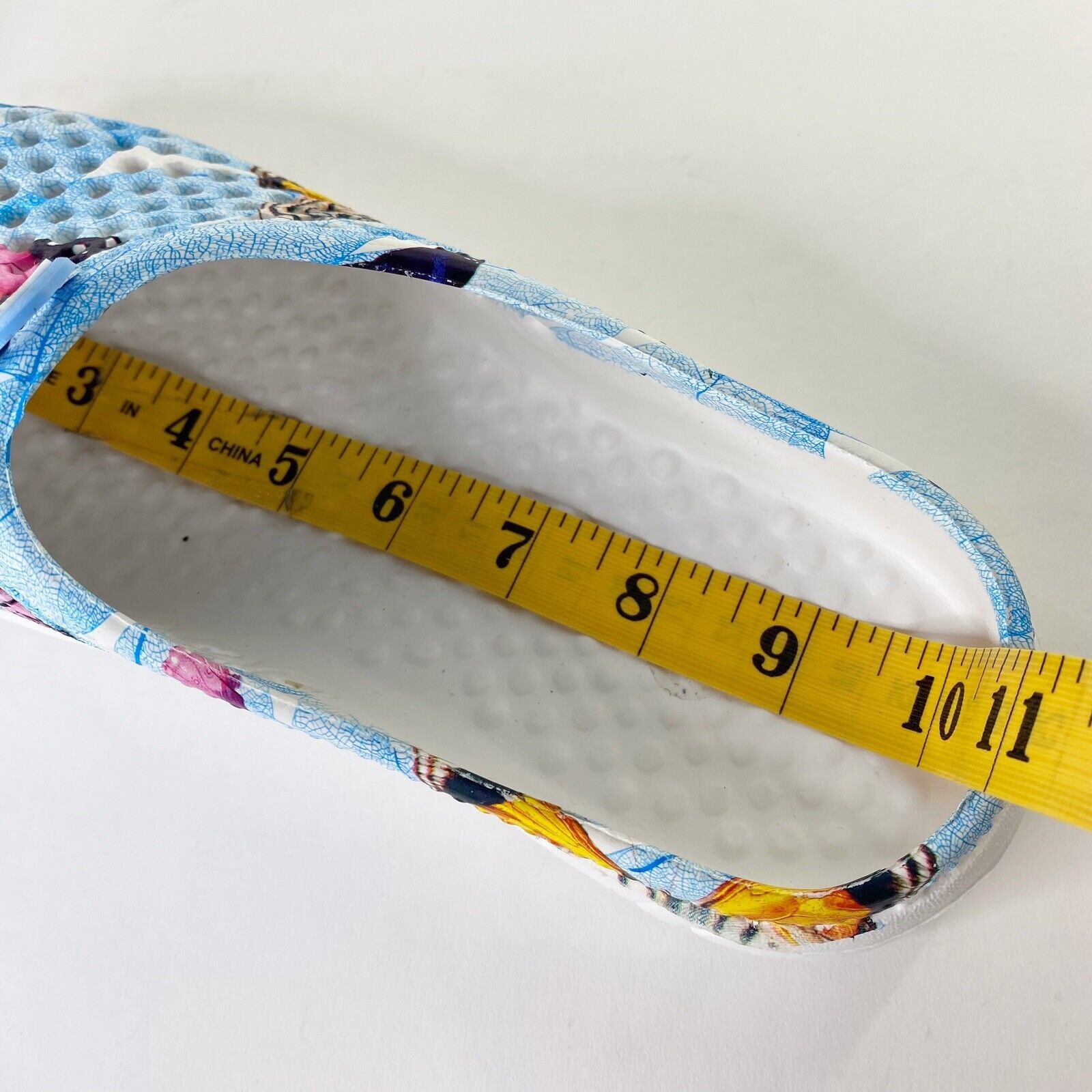 Butterfly Shoes Womens Size 10 Foam Man Made Waterproof Unbranded White/Blue