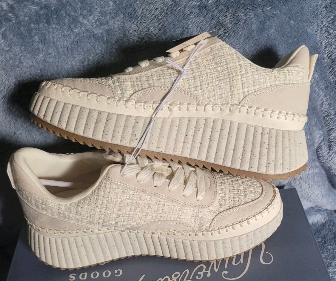 Universal Thread womens Persephone Sneakers Shoe size 8.5