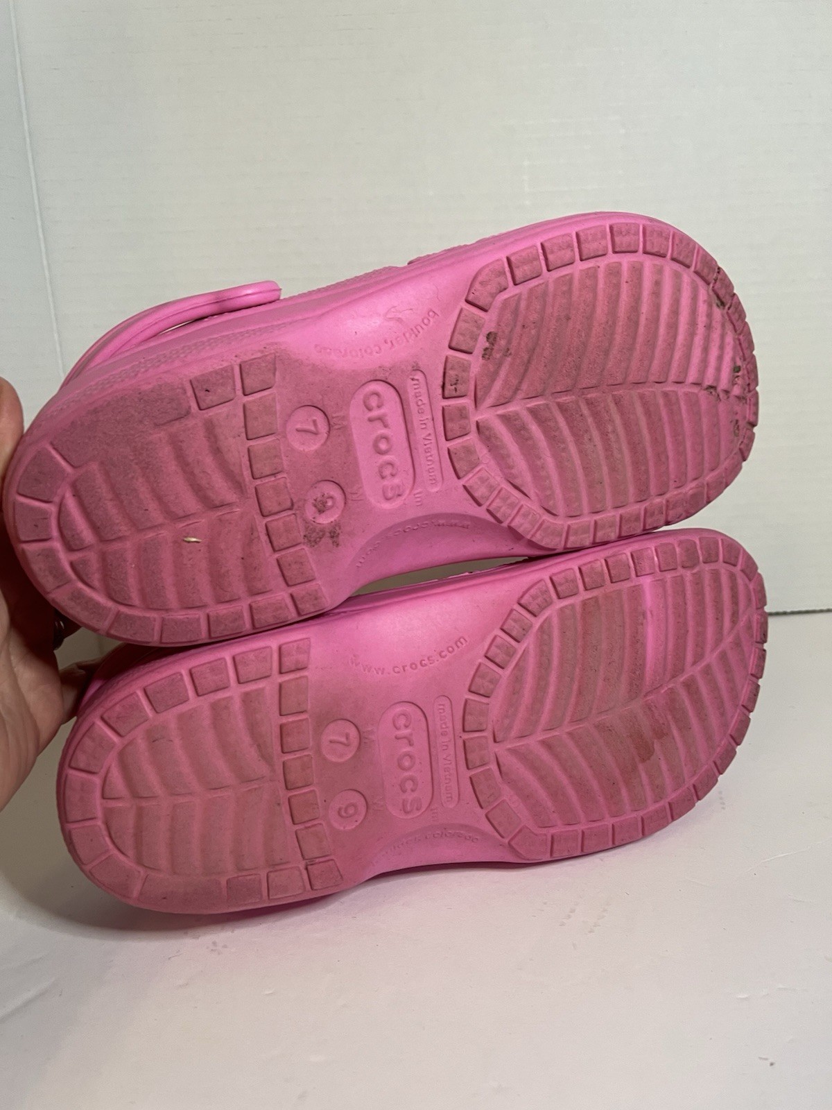 Crocs Baya Clogs Electric Pink Unisex M7 W9 Slip On Shoes EUC