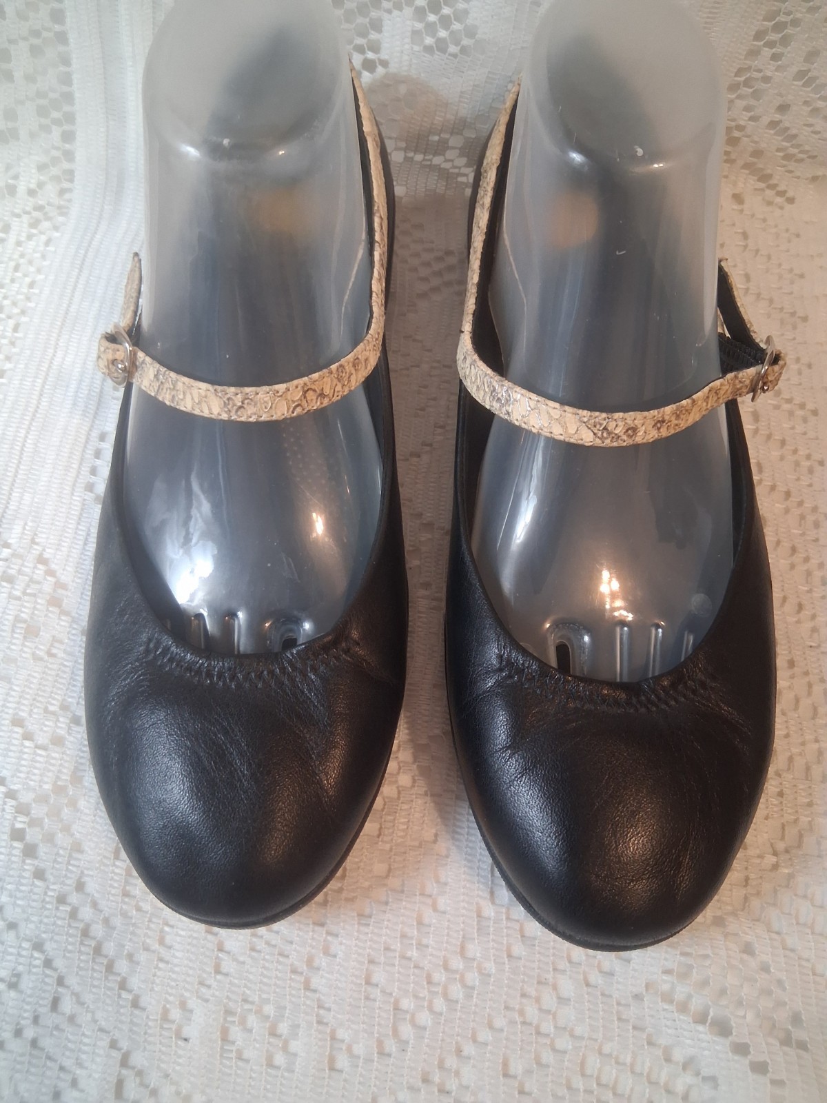 FitFlop Mary Jane’s Premium Black Leather w ‘snake skin’ print accent Sz 10/41