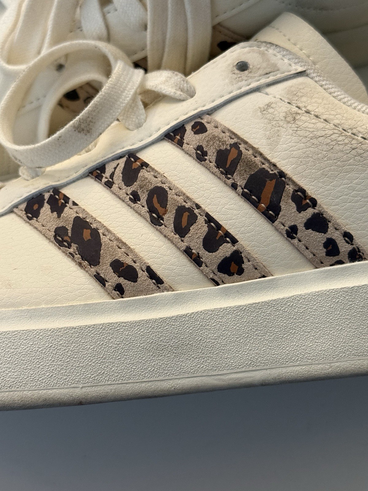 Adidas Women’s Grand Court 2.0 IH7761 Beige Lace-Up Sneaker Cheetah 7.5