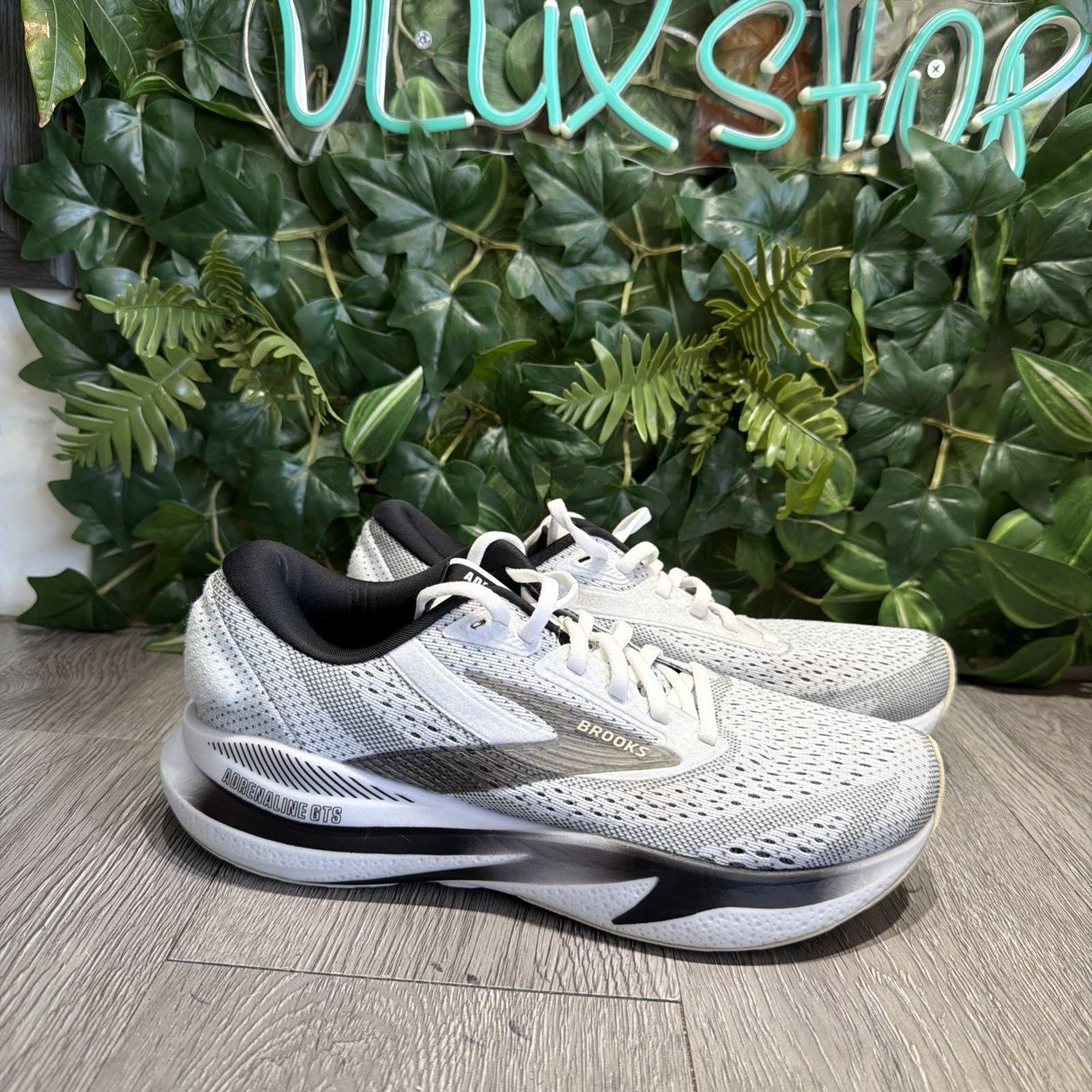 Women’s Brooks Adrenaline GTS 24, White/Black/Pelican, 8.5 Medium US
