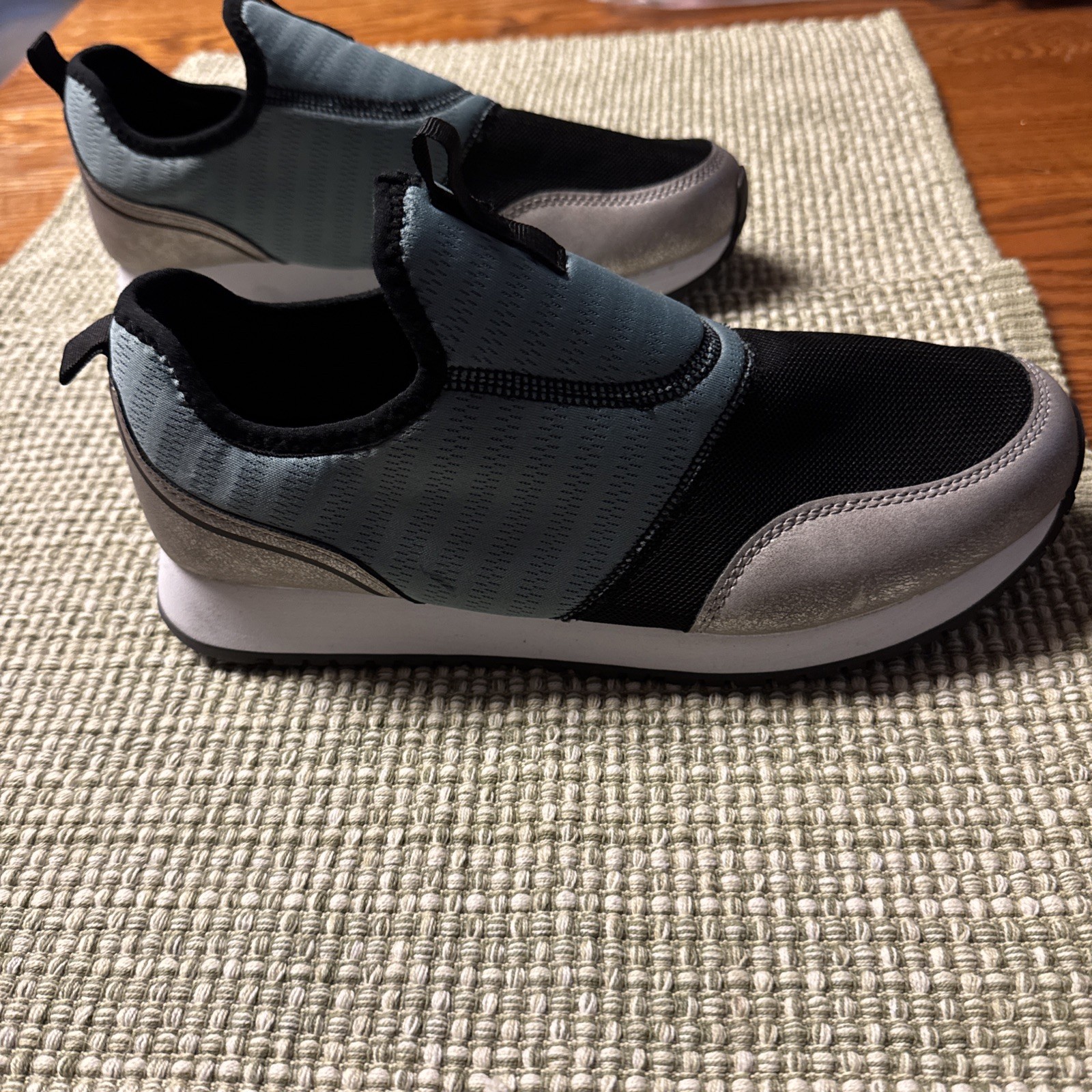Crane Women Sz 9 Memory Foam Slip-in Walking Shoes Blue Multi New
