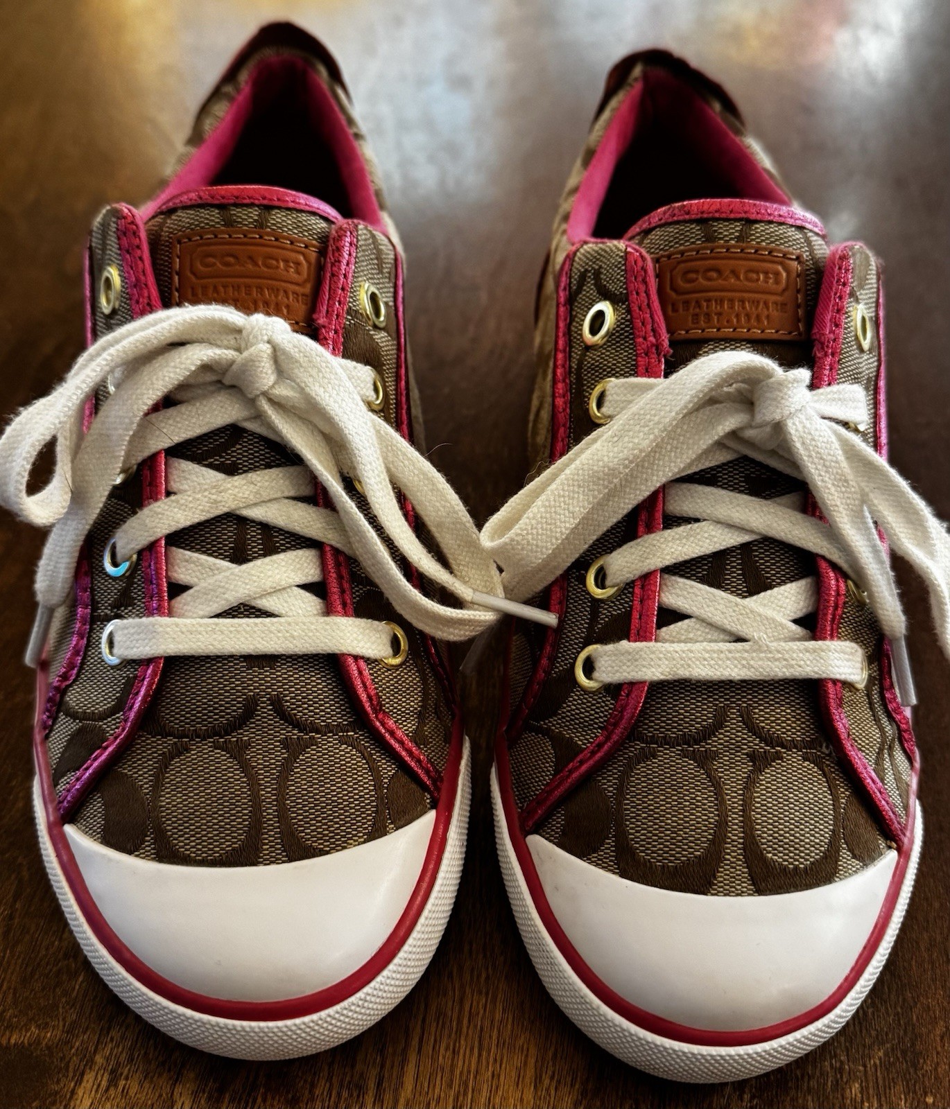 COACH Signature-C BARRETT Low Top SNEAKERS in Tan w/ Hot Pink Metal – WOMEN’S 9