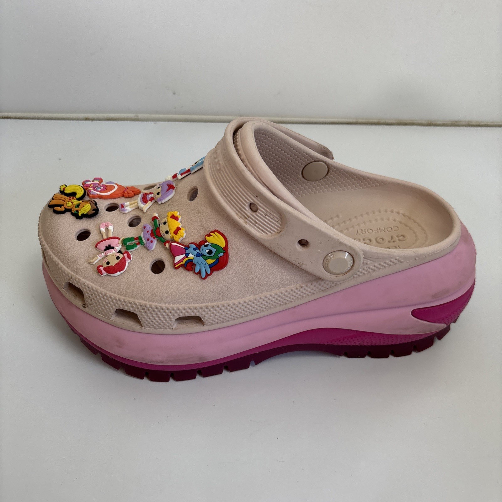 Crocs Mega Crush Clog Pink Ombré Unisex W 7 M5 W/Charms Festival Anime Going Out