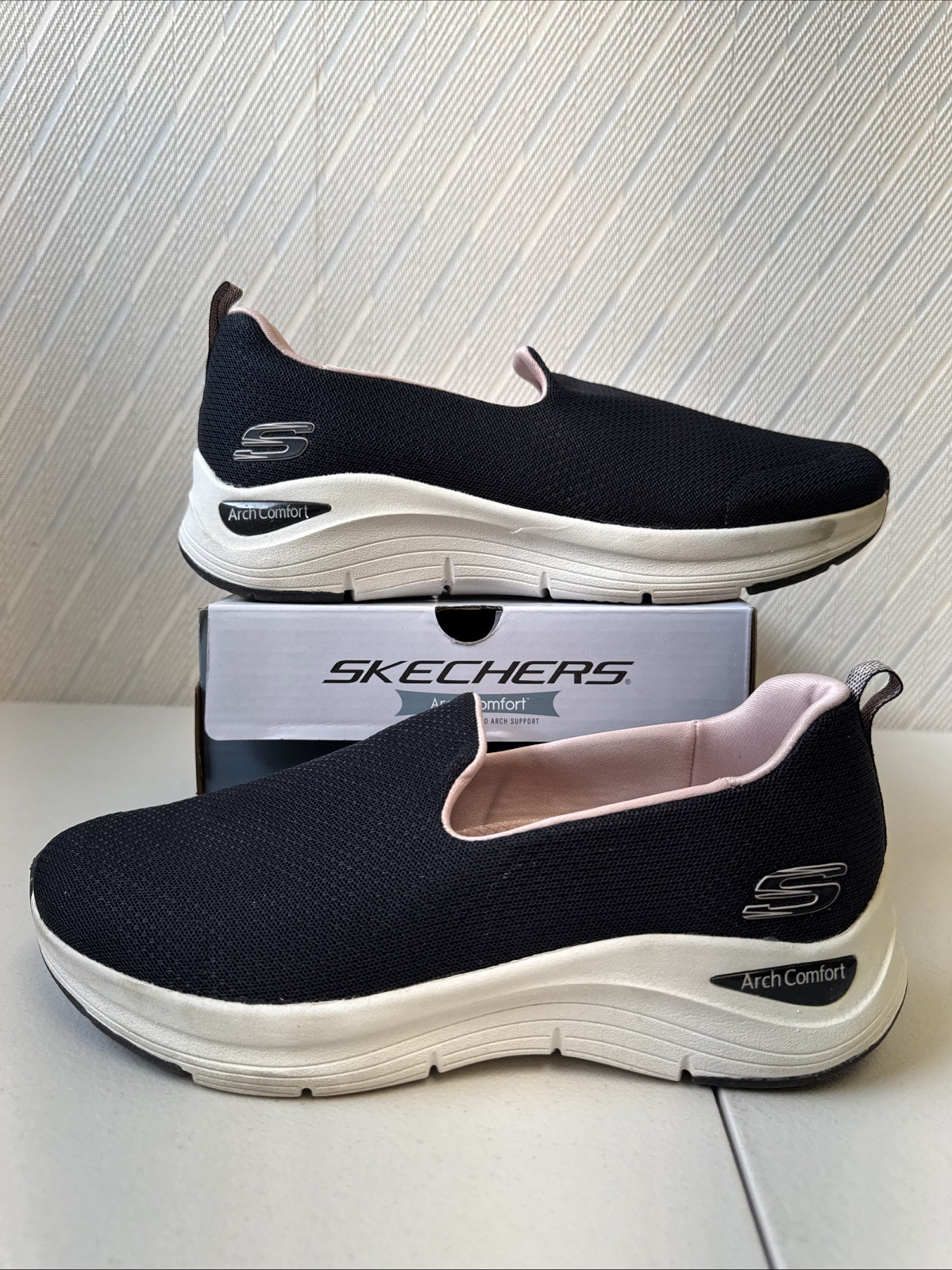 Skechers Arch Comfort Women’s Slip-On Shoes Black Arch Support US 10- 1612866