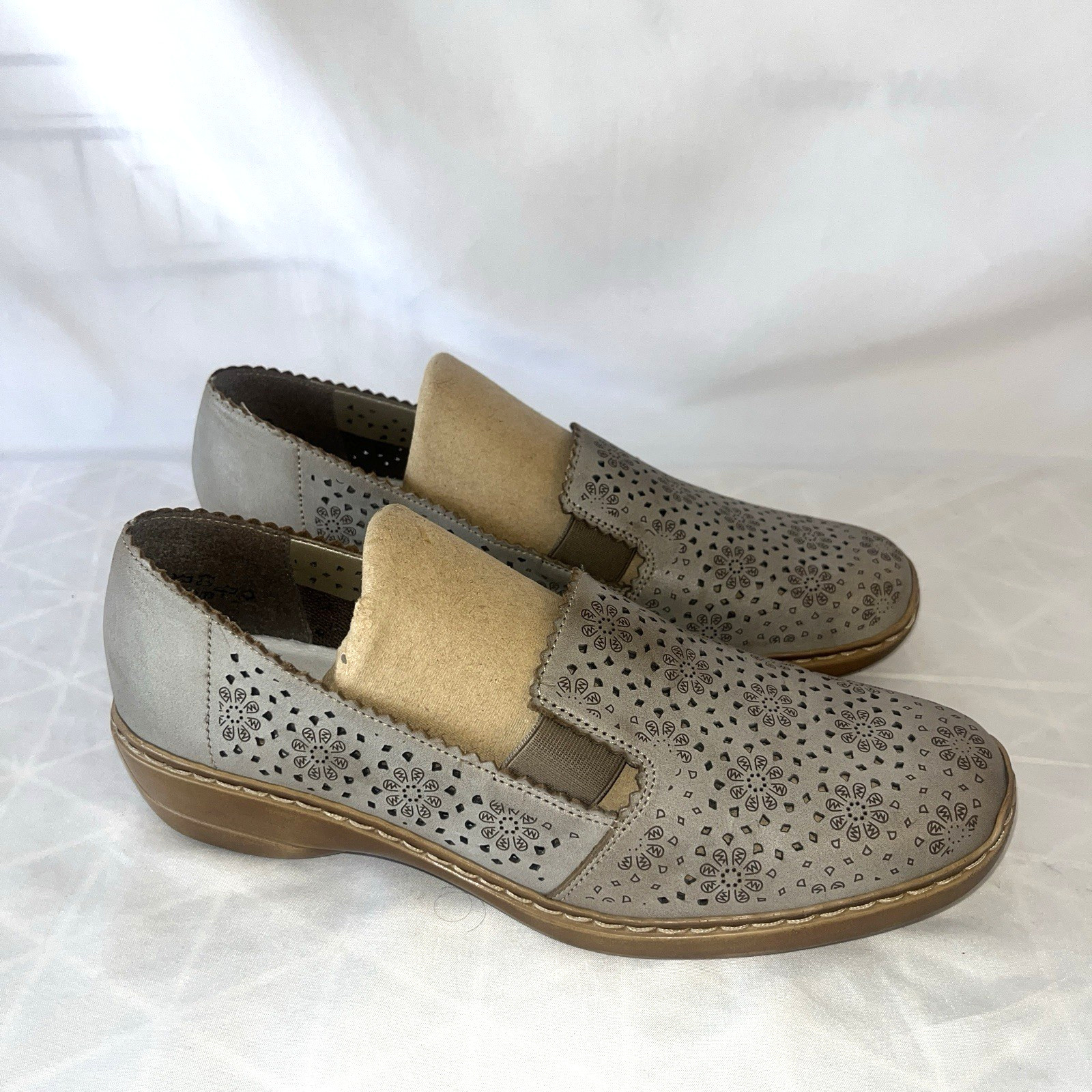 Rieker women’s Doris Loafers Shoes Gray Leather Perforated Slip-ons Size 40 9.5