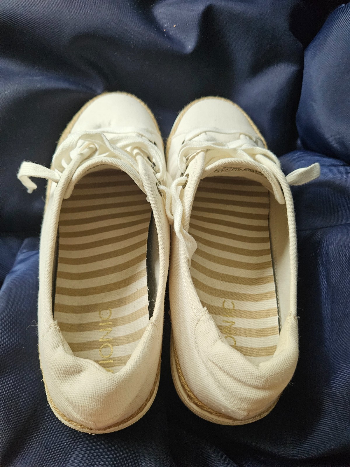 Vionic womens size 10 Hattie VS223 Ivory Color Casual Orthotic low-top sneaker