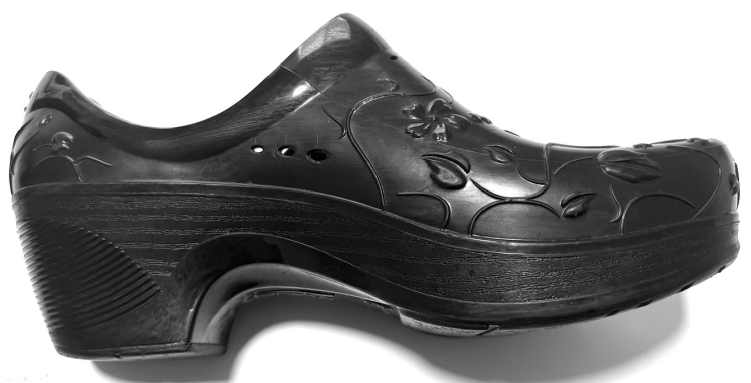 Dansko Pixie Clogs Black Embossed Pattern Ventilation Holes Waterproof Sz 39 8.5
