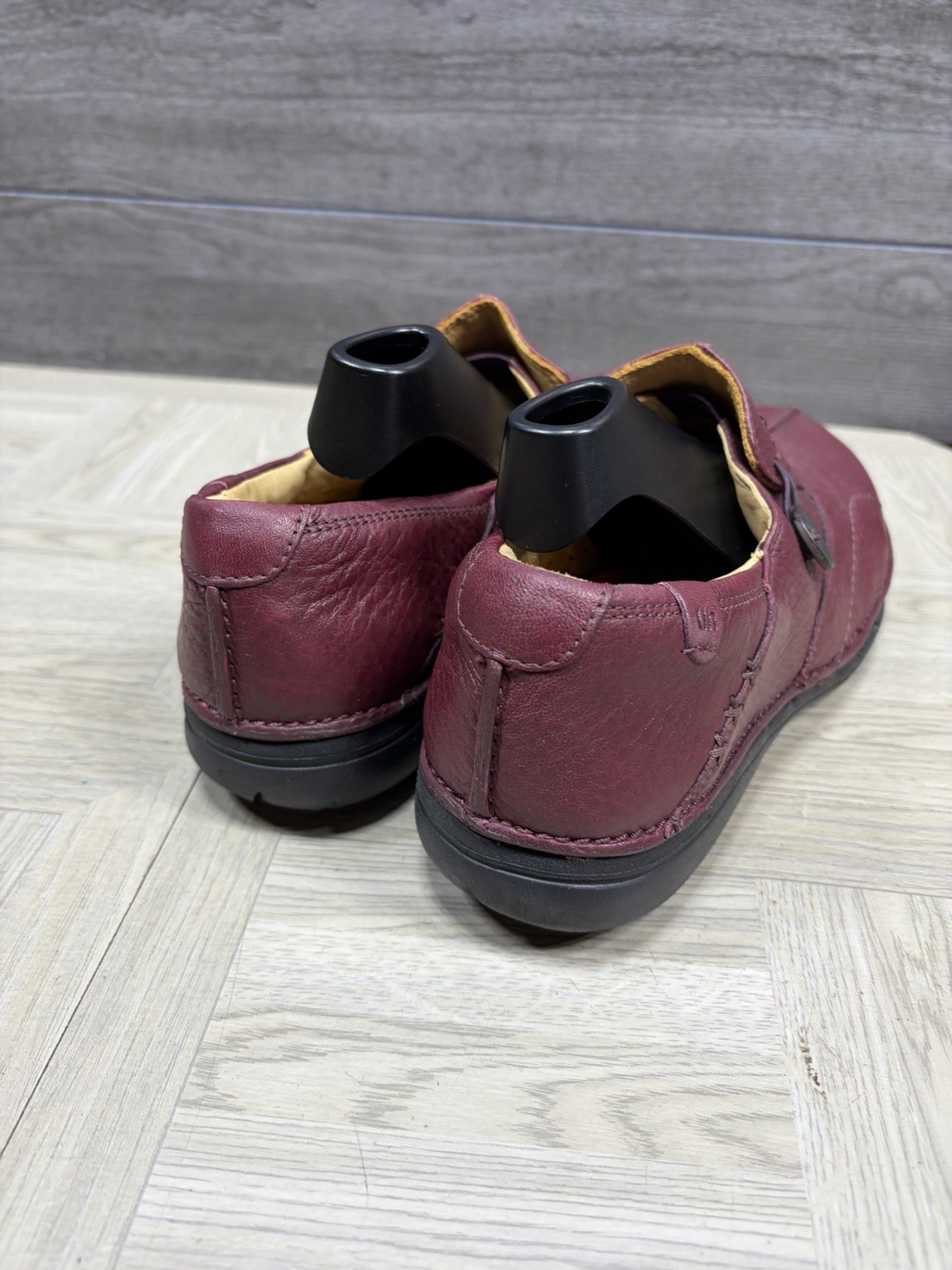 Clark’s Unstructured Un Loop Red Leather Slip On In Dress Shoe Red Women 8 M