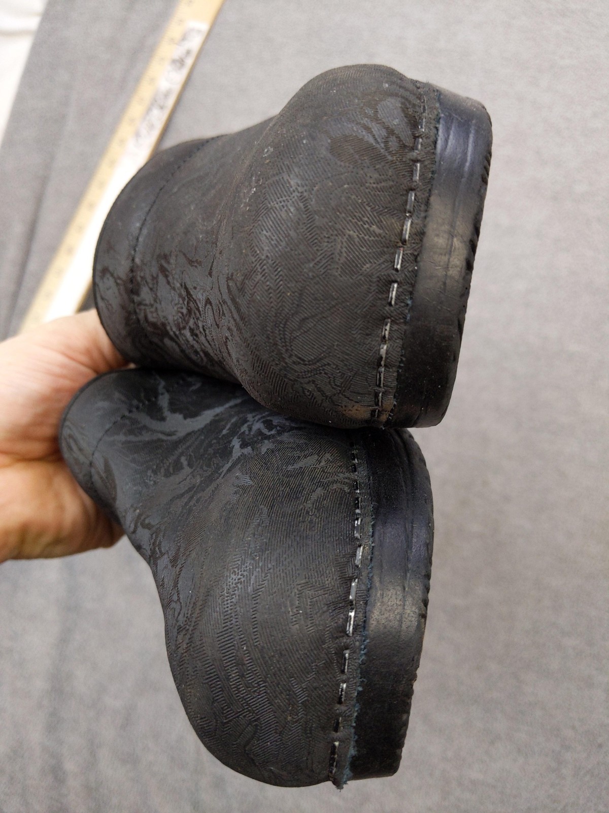 Sanita Shoes Womens Size 40 Black Textured Leather Clogs Comfort Work Danish EUC