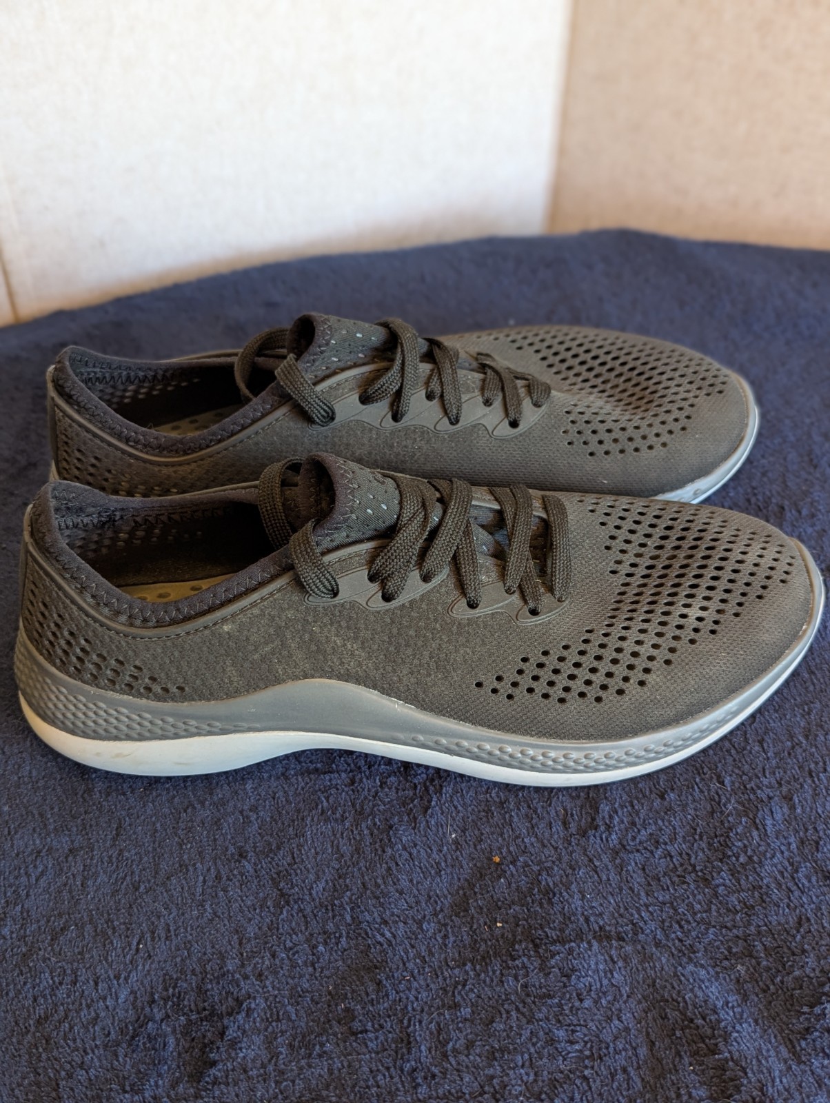 Crocs LiteRide M8 Black/Grey Lace Up, great condition
