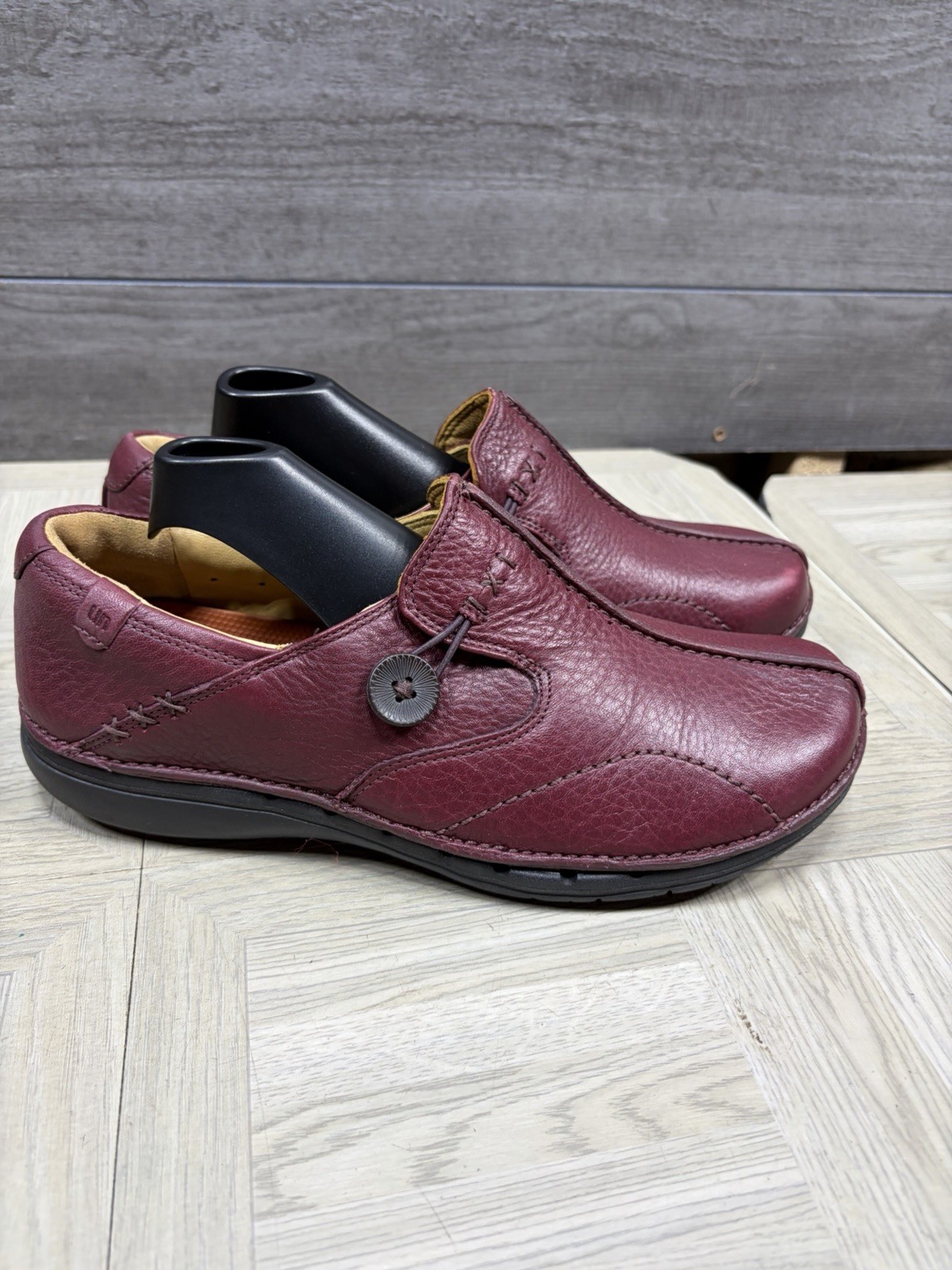 Clark’s Unstructured Un Loop Red Leather Slip On In Dress Shoe Red Women 8 M