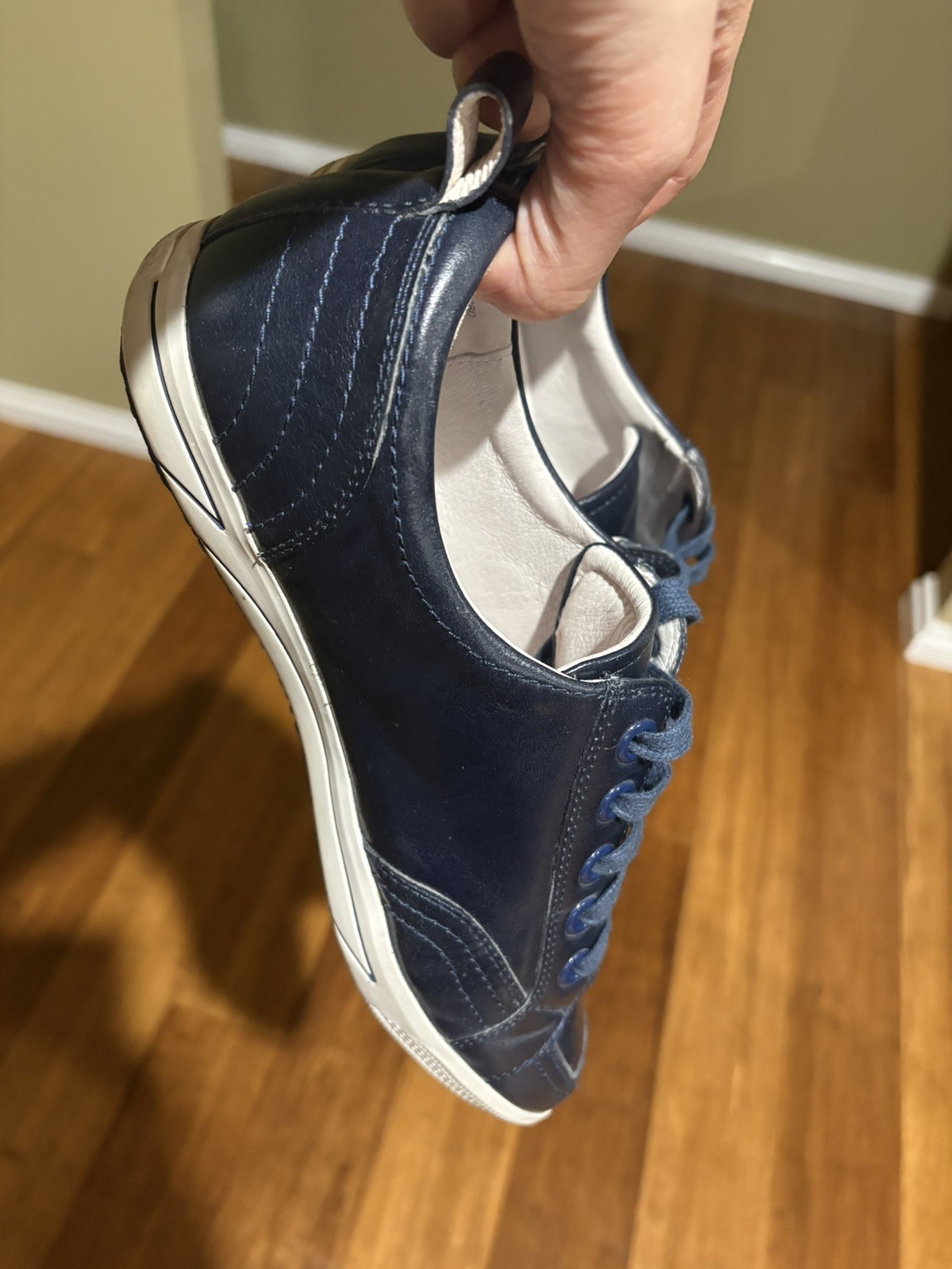 FRANKIE 4 IV “Ellie” Navy Size 9.5 Comfort Lace Up Leather Casual Sneakers