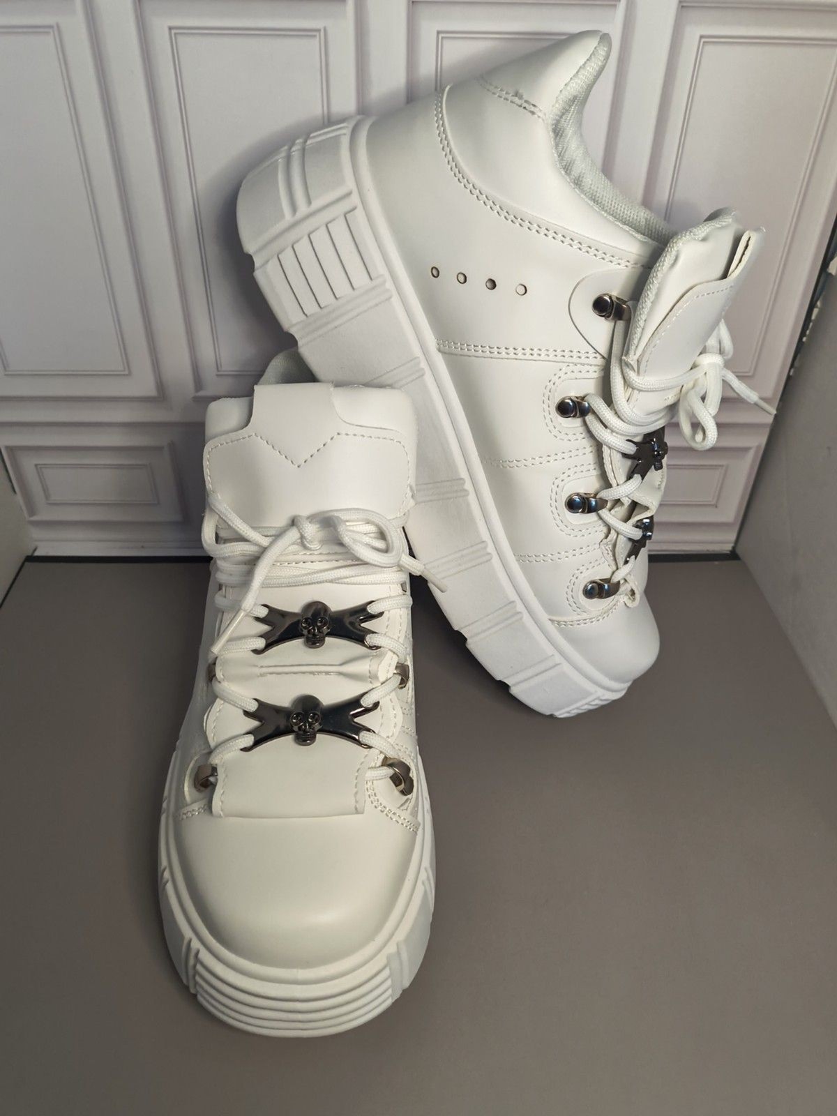 KOI White Metallic Skull Platform Bubble Sole Sneakers Nwob Women’s US 8