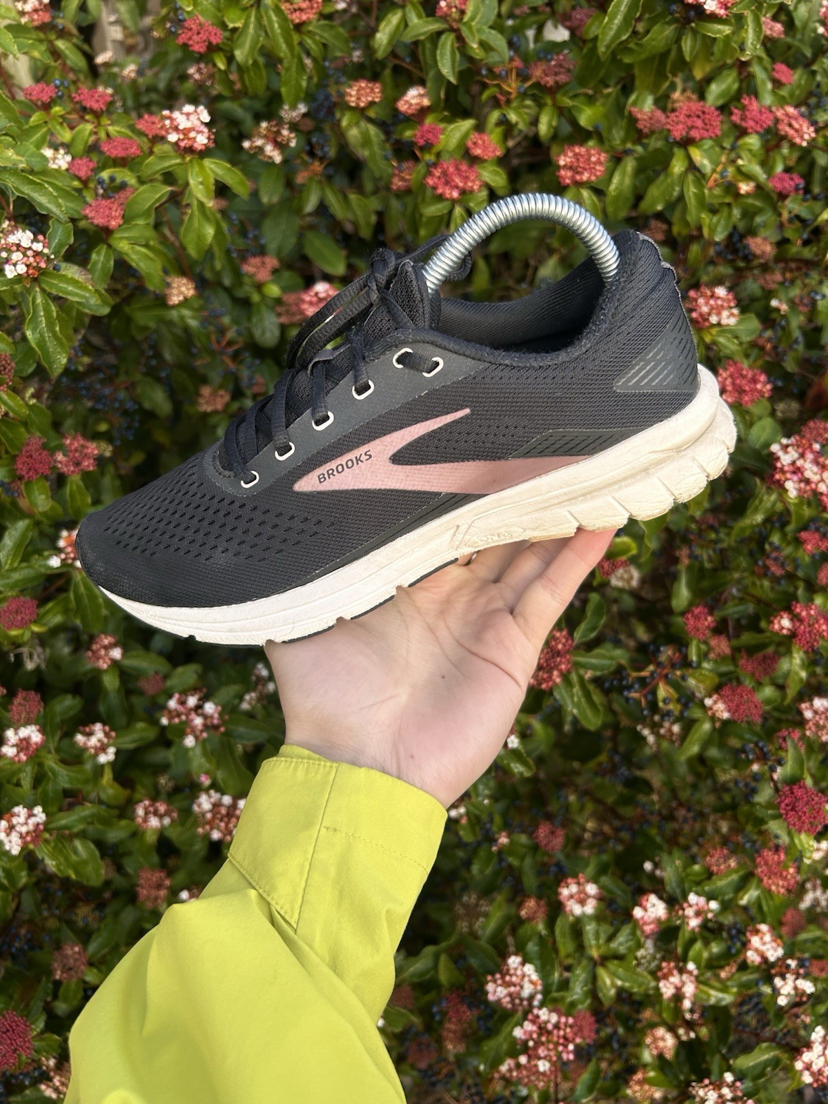Size 9 Women’s Brooks Transmit 3 Road Running Shoes Black Pink White