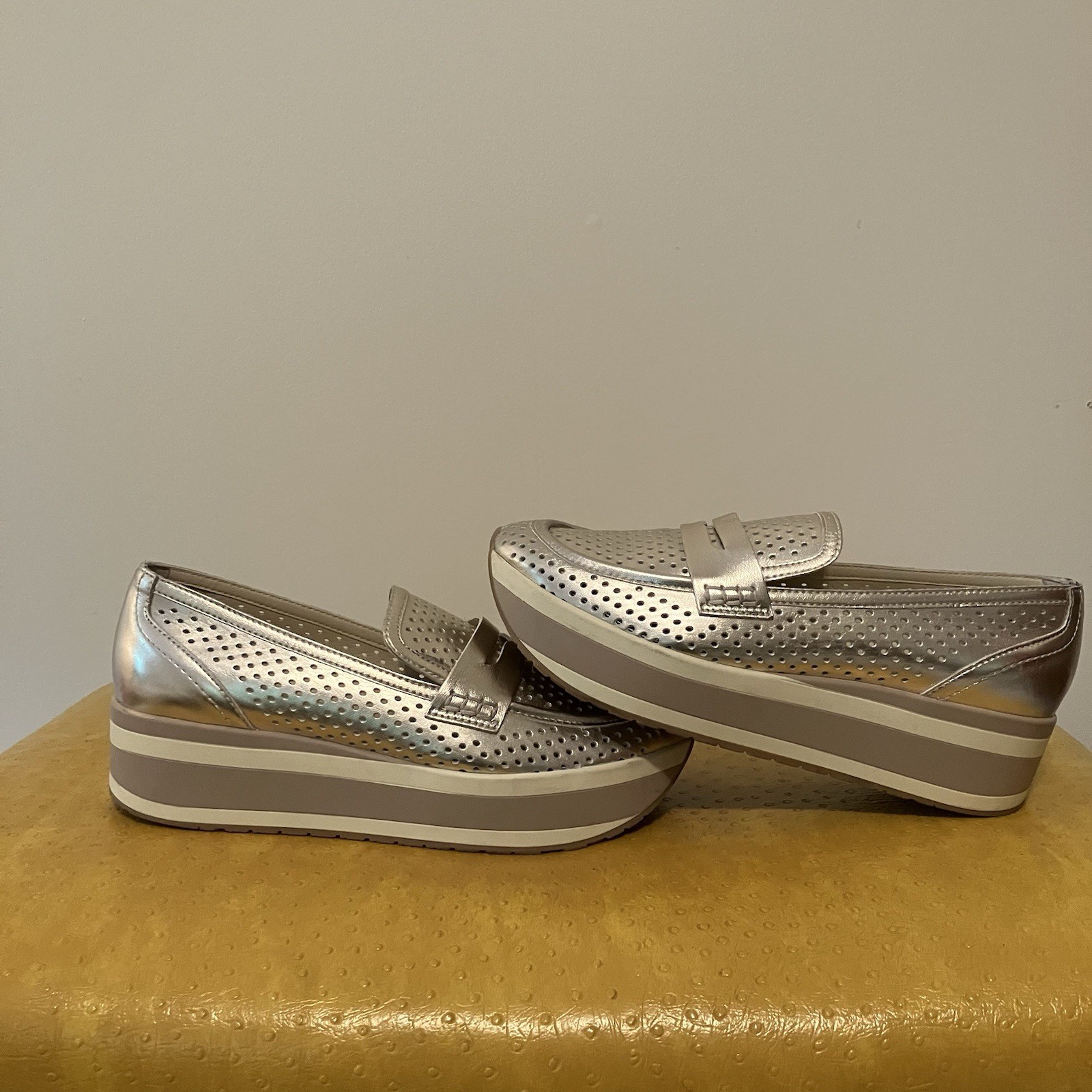 Dolce Vita Janine Slip-On Platform Loafer Sneaker Perforated Softwaves Gold 9.5