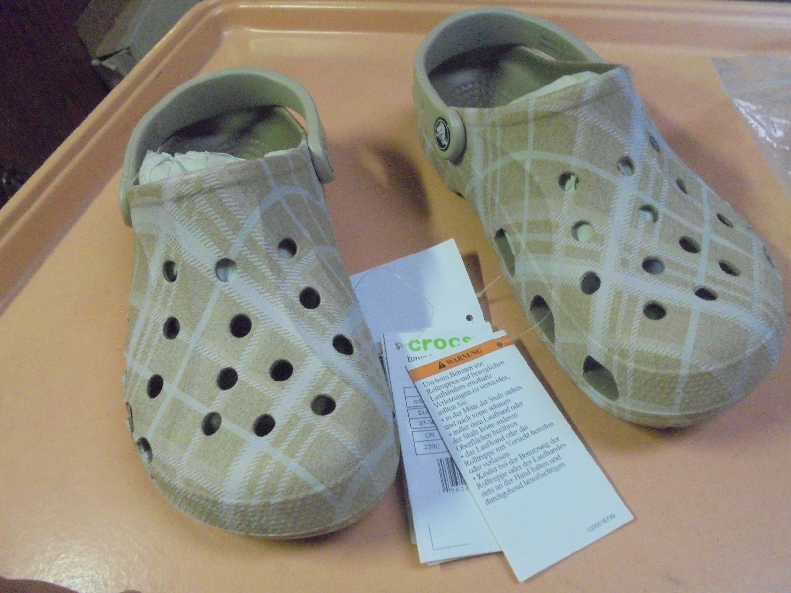 New Crocs Baya Holiday Plaid Clog Men’s 5 Women’s 7 Cobblestone