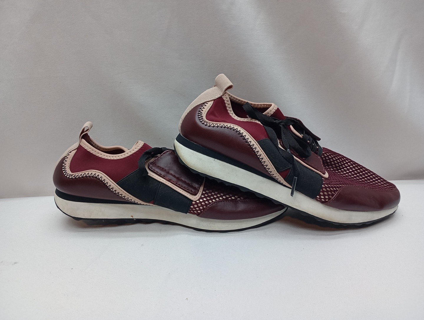 A New Day Shoes Womens 9.5 Casual Sneakers Butgundy Mesh Lace Up Low Top Comfort