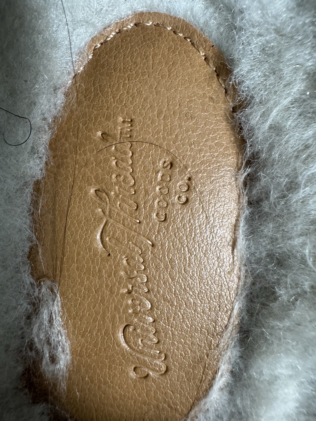 universal thread bev clog slipper