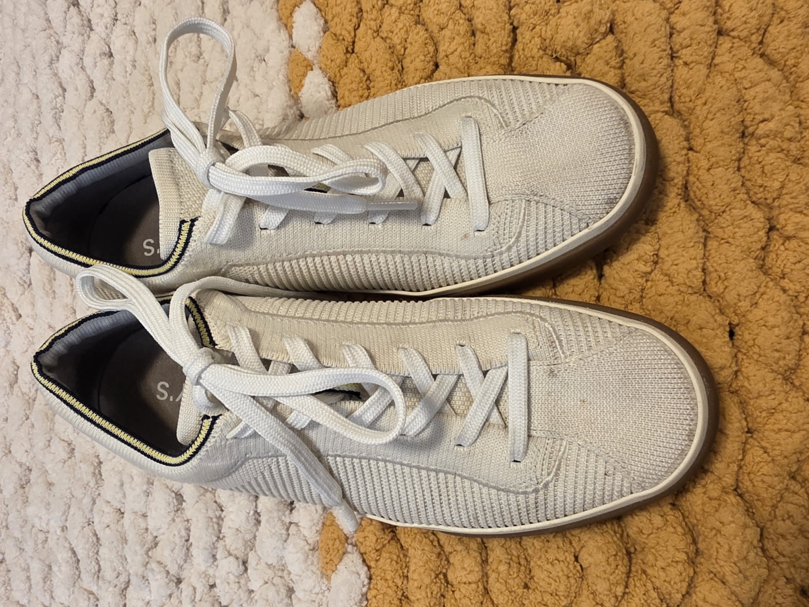 Rothys Womens Blonde Size 8 Cream Lace Up Round Toe Low Top Sneakers