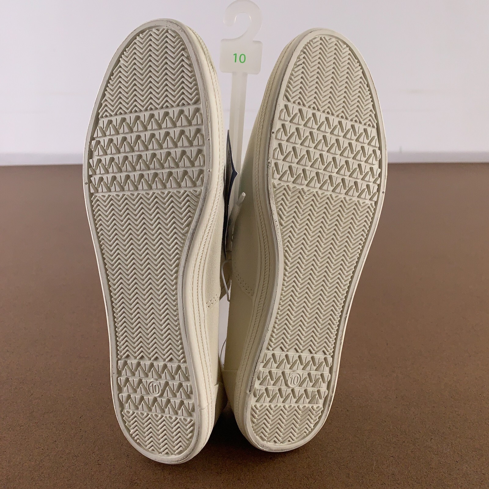 Universal Thread Women’s Shoe Size 10 Off-White Canvas Lace Up Sneakers NWT
