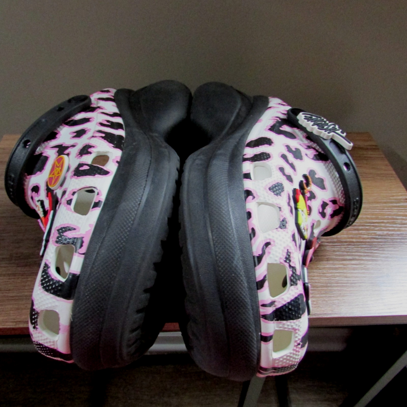 CROCS Ron English Party Animals Bae Limited Edt platform leopard/jibbitz clogs 9