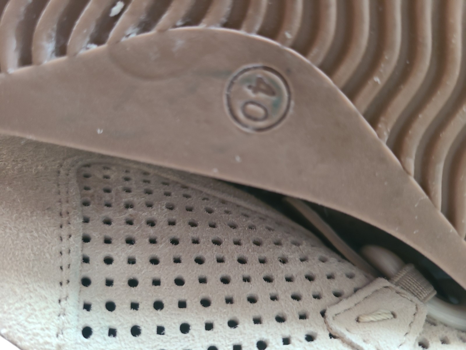 Softwaves Cadie Women’s 40 9.5- 10 Beige Leather Slip On Arch Support Sneaker