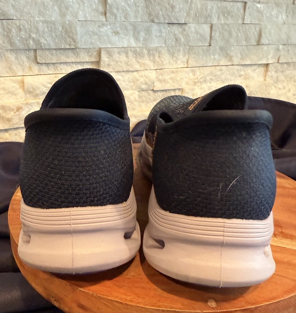 Skechers Women’s Go Walk Glide Step 2.0 Venus Hands Free Slip-ins Sneaker