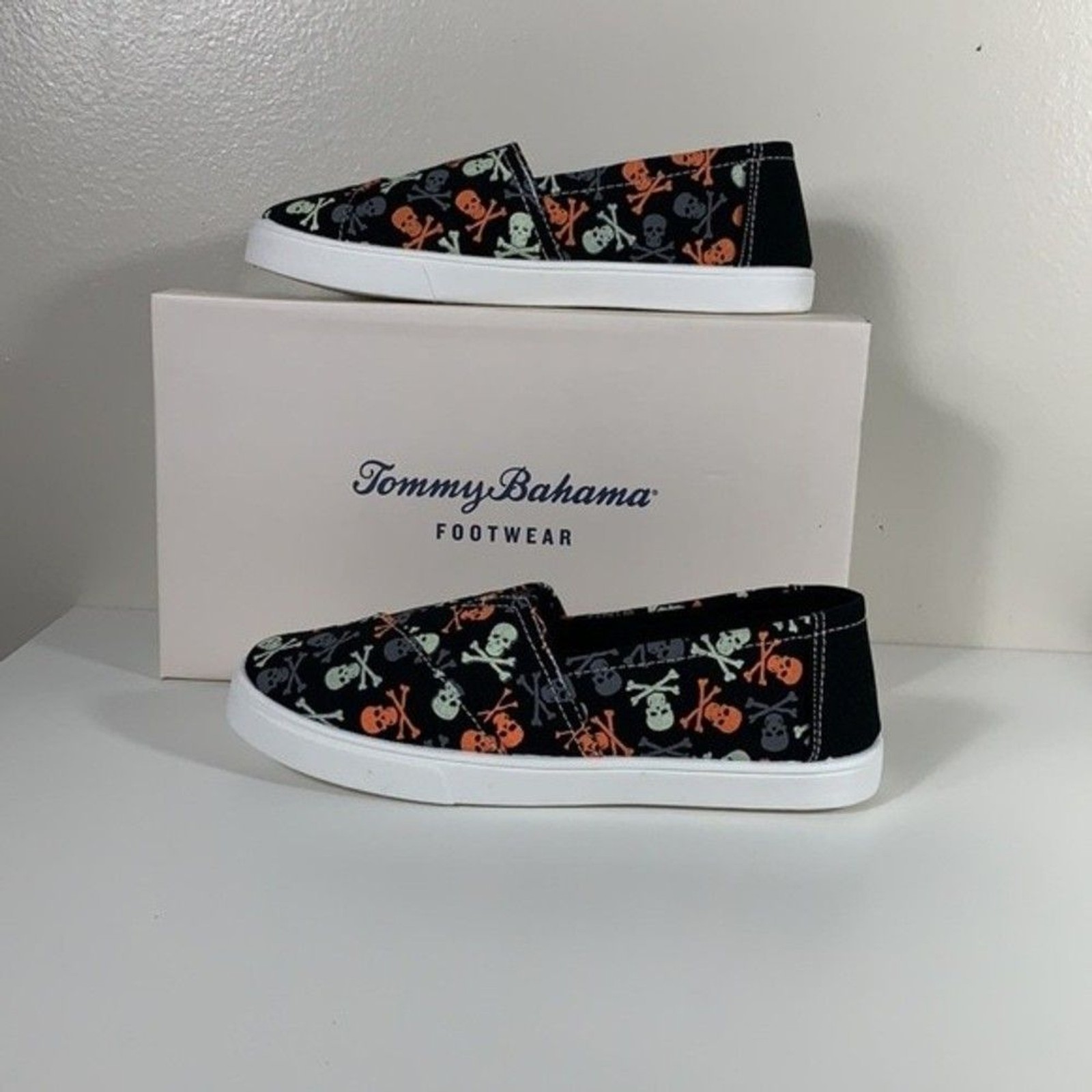 Tommy Bahamas Halloween Skull Sneakers 7.5