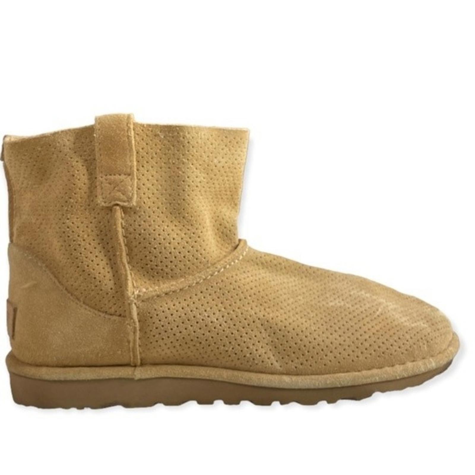 UGG Women’s Classic Unlined Mini Perf Winter Boot Color Tawny Size 9 S/N 1016852