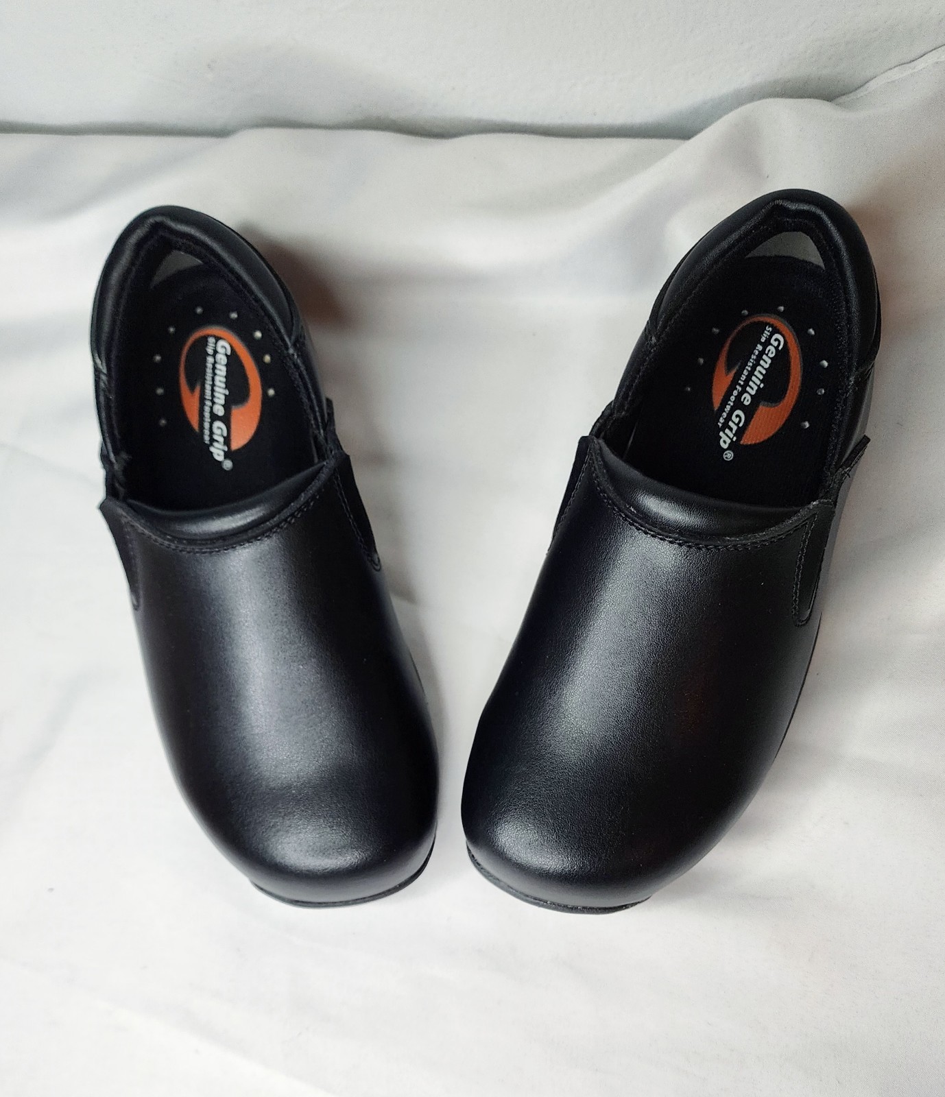 Genuine Grip Women’s Slip-Resistant Work Clogs – Black Leather – Size 5.5