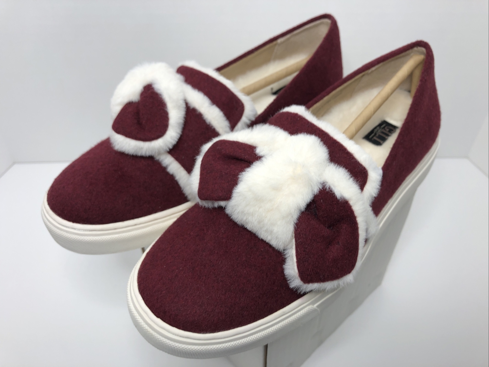 Women’s Sneaker Size 6.5 Burgundy Maritza by G.I.L.I.